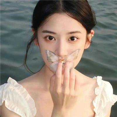 玛丽的白色连衣裙